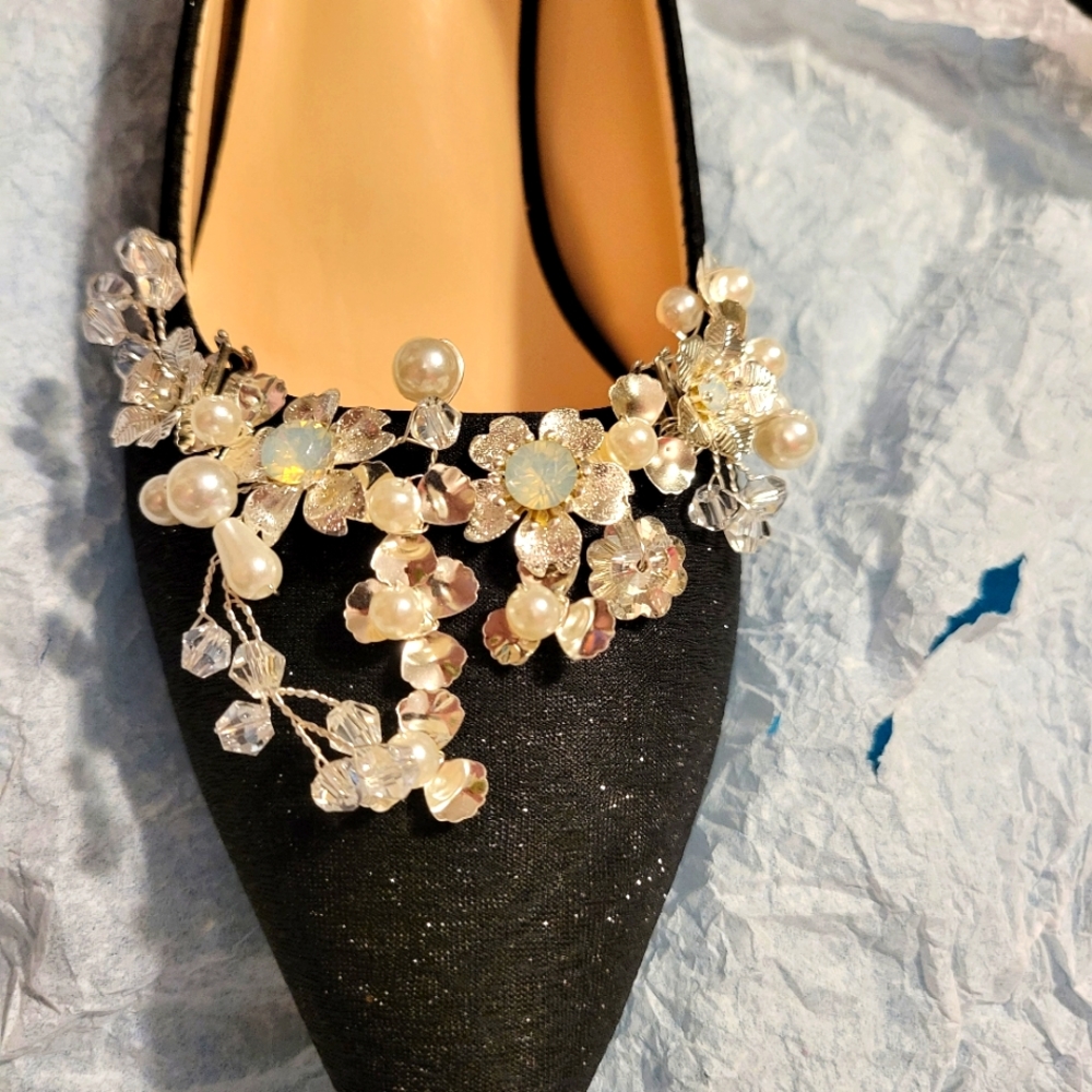 Flower and pearls removable shoe clips